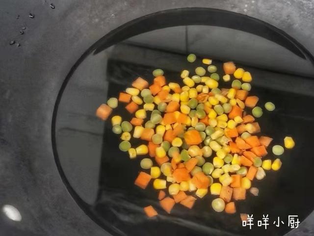 不要发面的迷你披萨孩子超喜欢，一看就会零技巧，特适合小白学做